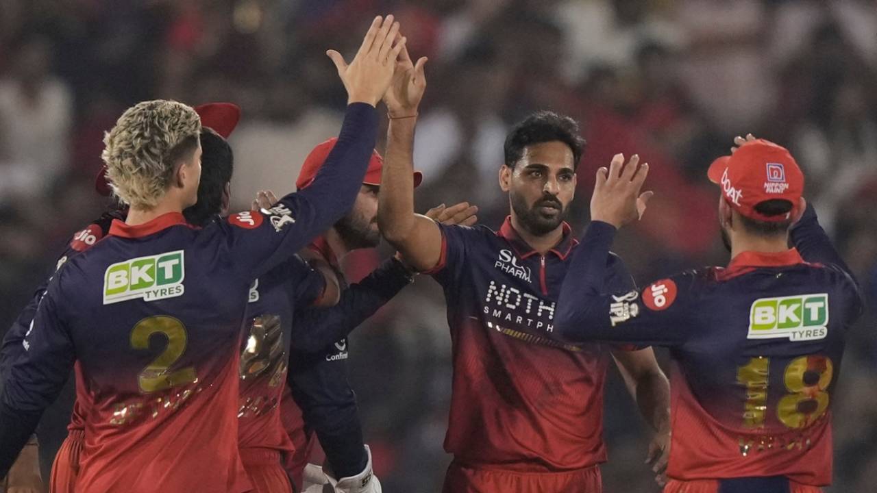 Bhuvneshwar Kumar Masterclass: Swing Ke Sultan Ne Mumbai Indians Ko Kiya IPL Se Bahar
