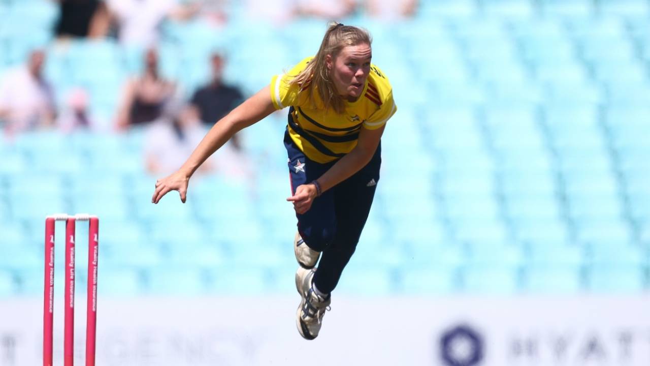 Alexa Stonehouse Ki Entry: England Women Squad Me Injury Ka Tandav, Issy Wong Par Mandraye Sankat Ke Badal