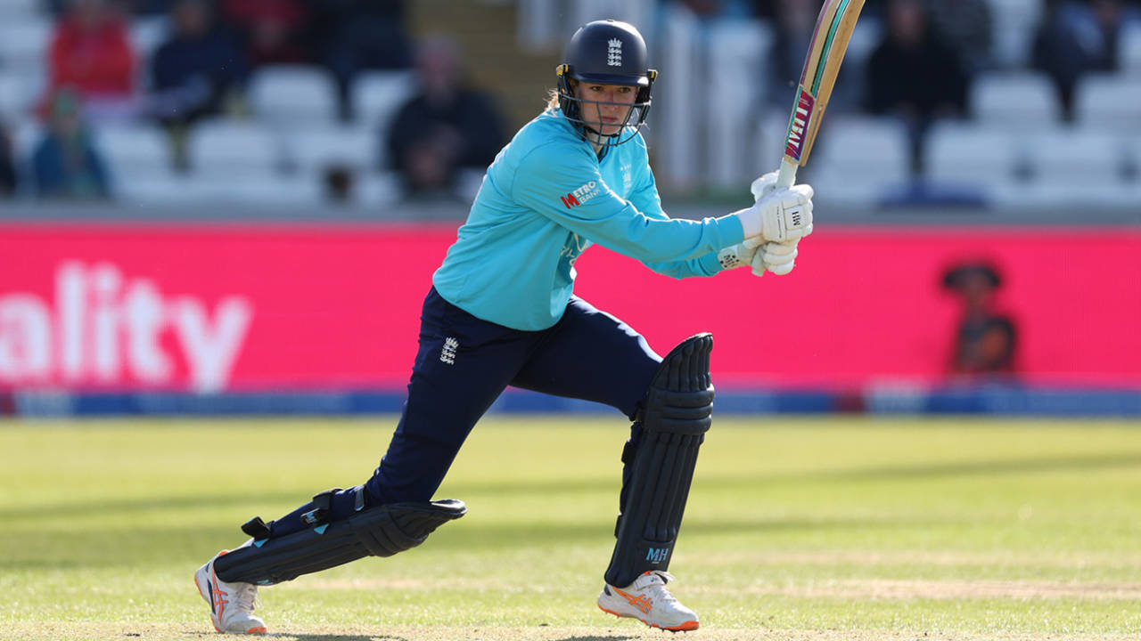 England Women Ki Nervous Jeet: Lauren Bell Aur Charlie Dean Ne Bachayi Laaj, Ab New Zealand Ke Khilaaf Focus Ekdum Tight!