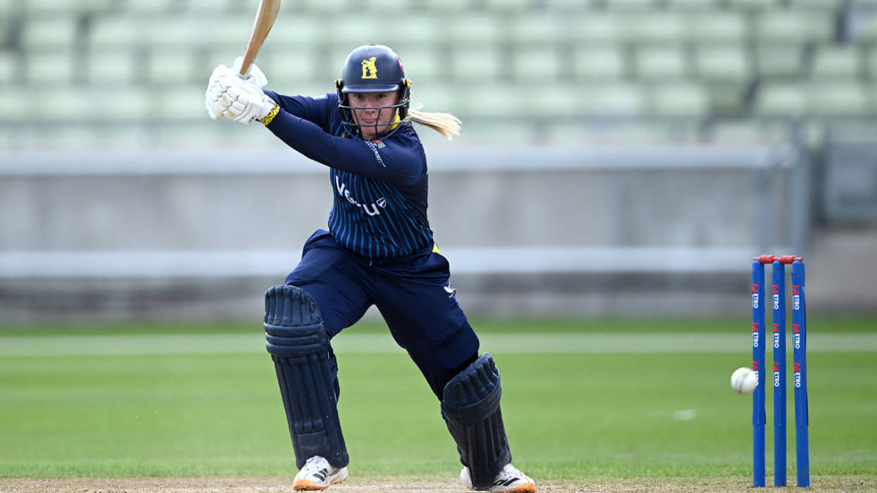 Warwickshire ne Lancashire ko Southport mein pilayi shikast: Charis Pavely aur Mary Taylor ka aaya tufaan