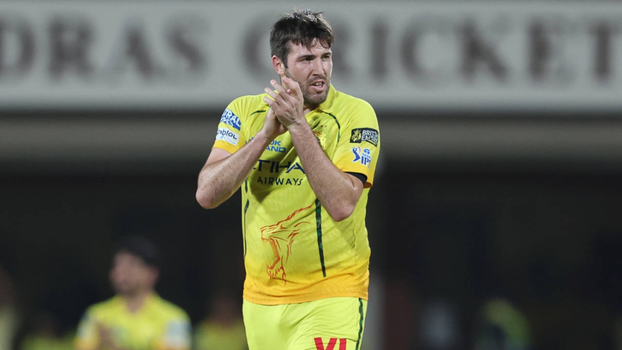 CSK Hospital Ward Alert: Jamie Overton Injury ne badhayi Chennai Super Kings ki tension, Playoffs se pehle laga bada jhatka