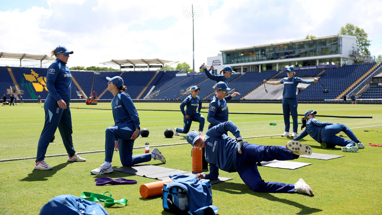 England vs New Zealand ODI: Cardiff Mein Badalon Ka Pehra, NZ Ne Toss Jeet Kar England Ko Diya Batting Ka Invitation!