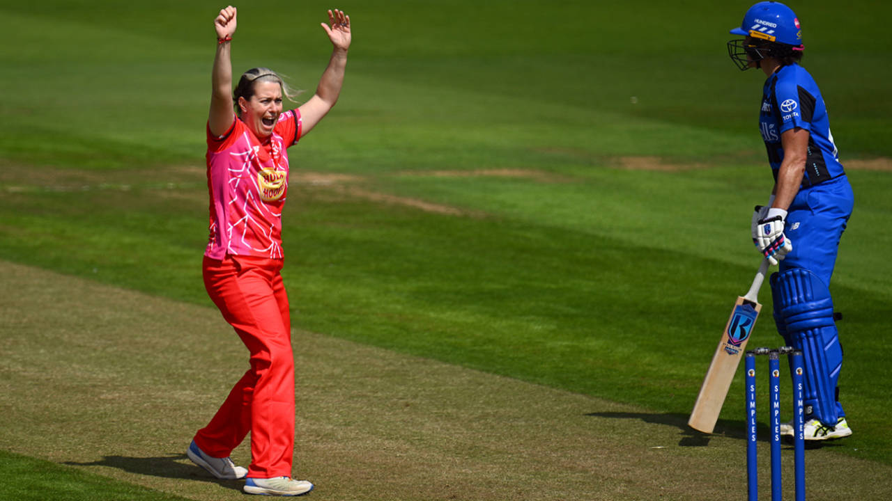 Katie Levick ka Six-Wicket Masterclass: Durham ne Somerset ko dhoya, Table bottom se lagayi seedhi chhalaang