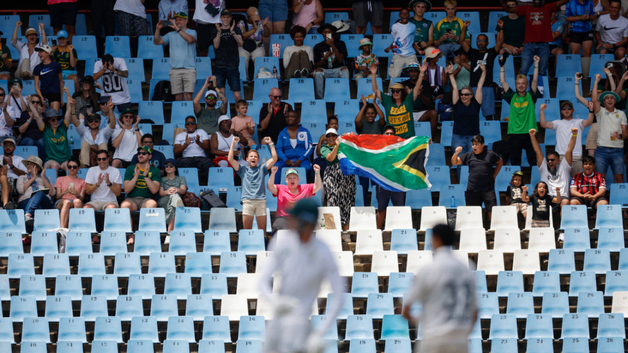 CSA Ne Desi Fans Ko Kiya Ditch: South Africa vs England New Year Test Mein Gore Chhayenge, Local Fans Royenge!