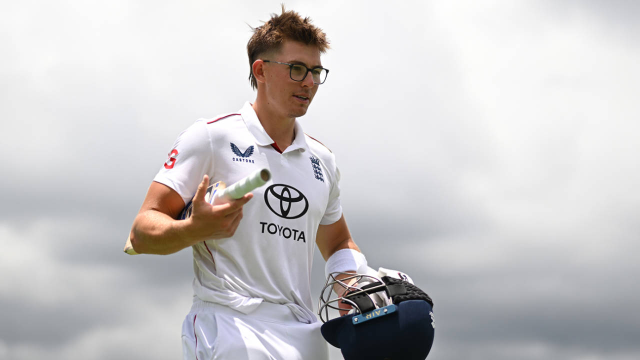 Asa Tribe ki deewar aur Marques Ackerman ka kehar: England Lions vs South Africa A mein palat gayi baazi!