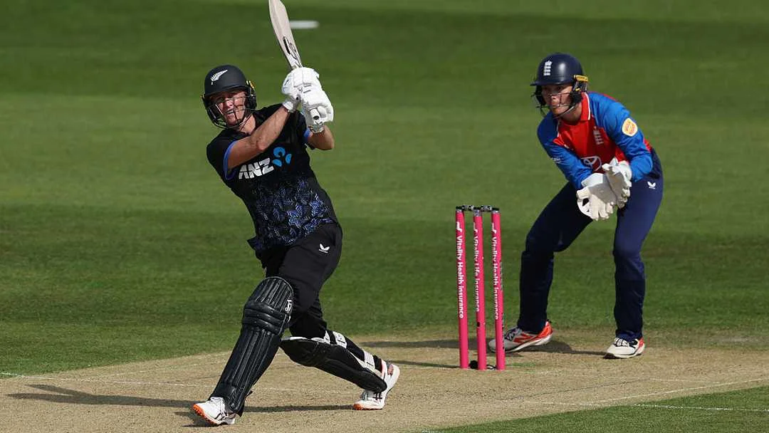 5 For 3 Se 170 Tak: Sophie Devine Ki Rescue Mission Ne England Ko Canterbury Mein Hila Diya