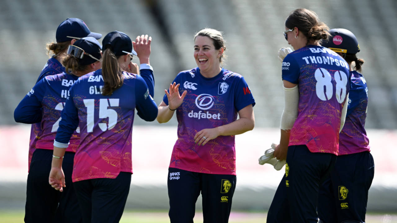 Hollie Armitage and Katie Levick ka Masterclass: Durham ne Hampshire ki dhajjiya udayi