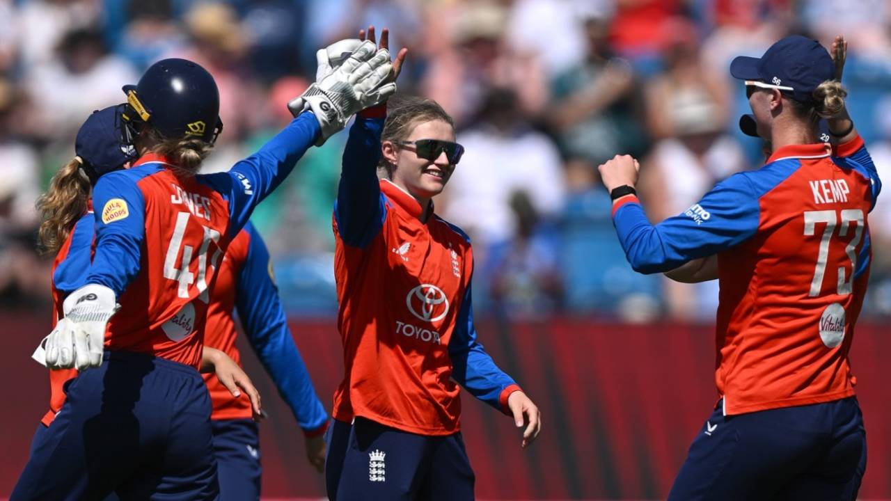 World Cup Ki Taiyari Ya Phir Se Team India Ki Dominance: England Ke Maidan Par Sherniyon Ka Dangal