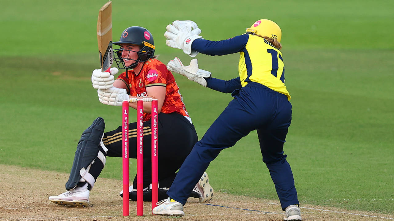 The Blaze ne Warwickshire Bears ko kiya dher: Marie Kelly aur Grace Ballinger ka hat-trick of wins wala Masterclass