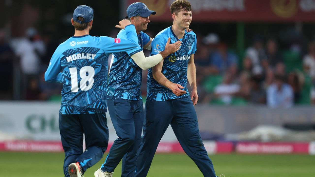 Martin Andersson ka One-Man Show: Derbyshire Falcons ne Leicestershire Foxes ko buri tarah raunda