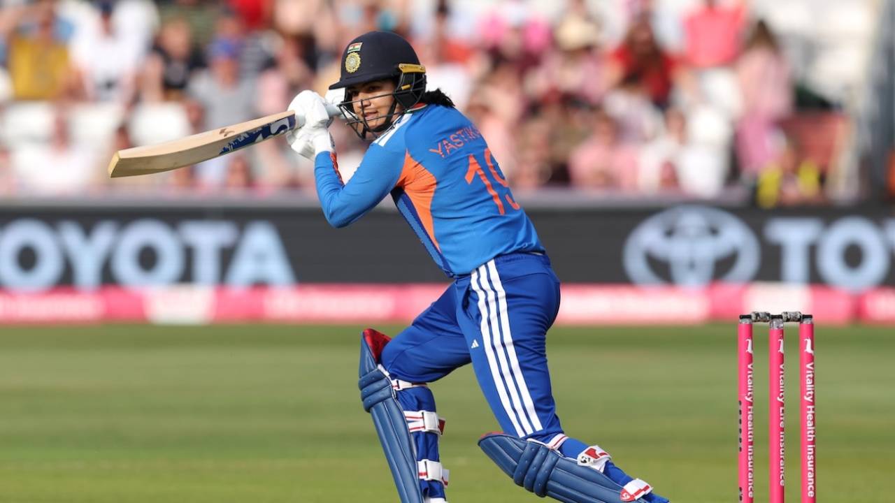 Sherni ki Wapsi: Yastika Bhatia and Nandani Sharma ne England ki dhajjiya uda di!