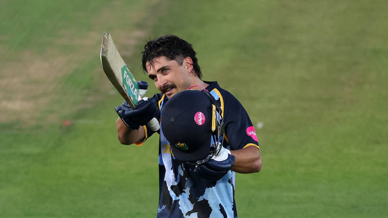 Kiran Carlson Ka Cardiff Masterclass: Glamorgan Ne Somerset Ke Defending Champions Ko Sikhaya Sabak