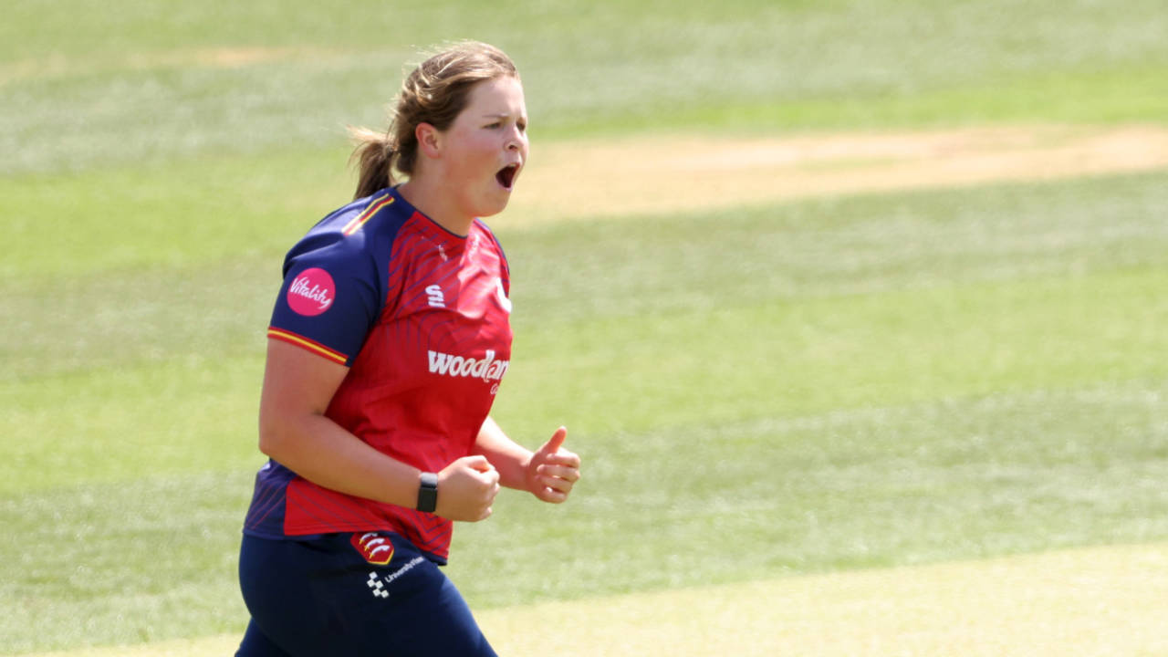 Grace Scrivens ka Masterclass aur Headingley ka Thriller: Essex ne Yorkshire ki haalat kharab kar di!