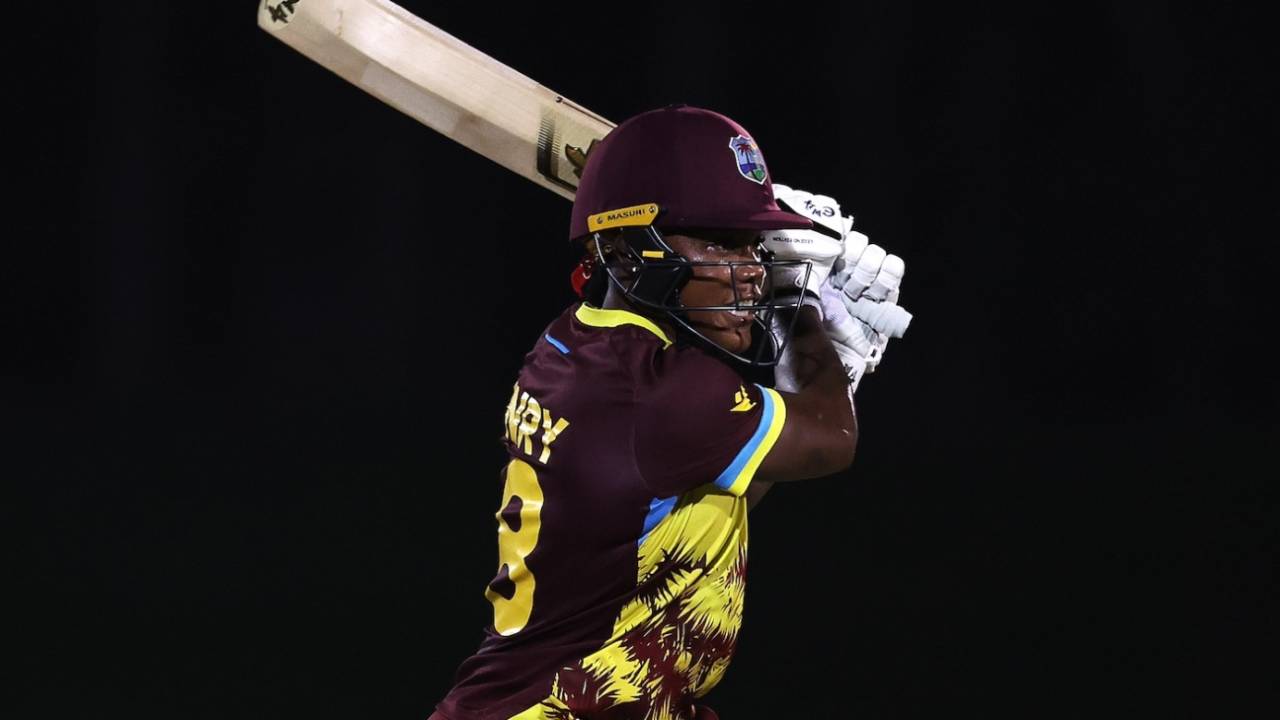 Pakistan ki Gayi Phir se Izzat: Chinelle Henry aur West Indies ne Tri-Series mein Machaya Gadar
