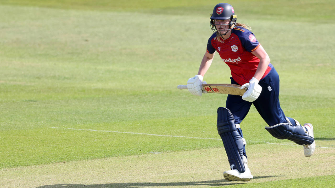Lissy MacLeod and Grace Scrivens ne Lancashire Thunder ko udaya: Essex Eagles ka Dominance Barkaraar