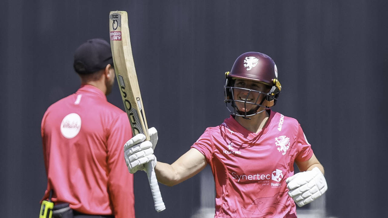 Sophie Luff Ki Masterclass Se Somerset Ne Surrey Ko Dhool Chatai: Career Best Knock Ne Palta Match Ka Rukh