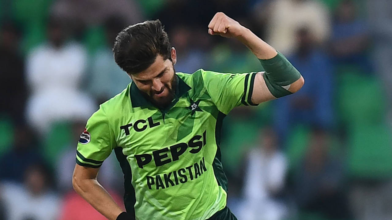 Shaheen Shah Afridi ka Pitch Politics: Ghar mein Sher, bahar kya hoga? Pakistan defends 'Dustbowls' against Australia!