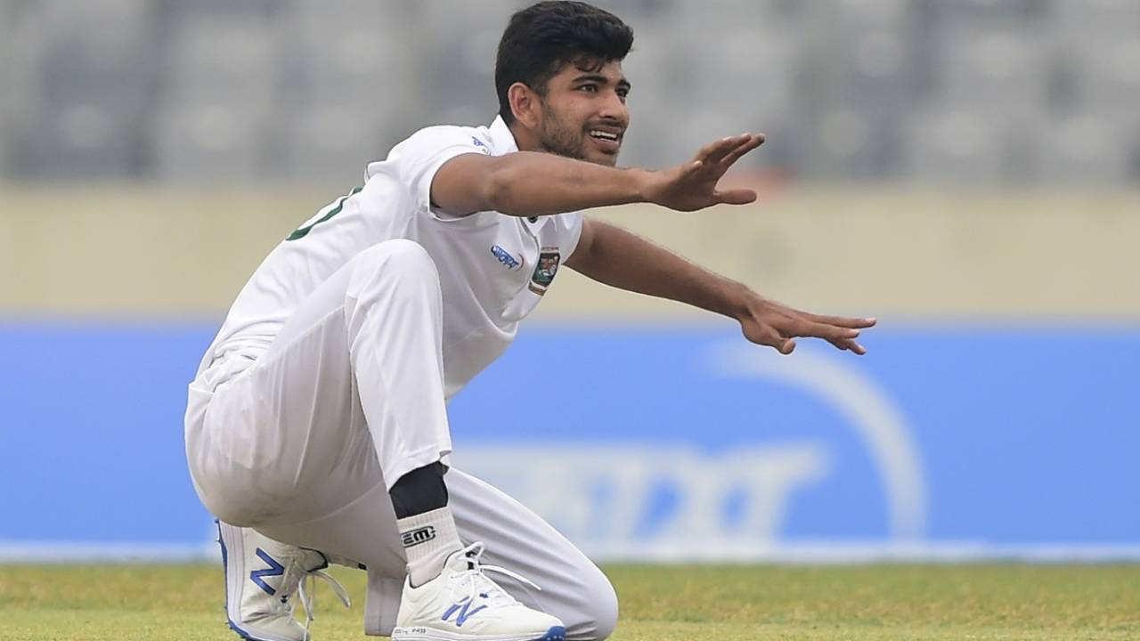Sharamnaak: Bangladesh National Player Nayeem Hasan ke saath Police ne ki badtameezi, Galla pakda aur Maari Laathiyan!