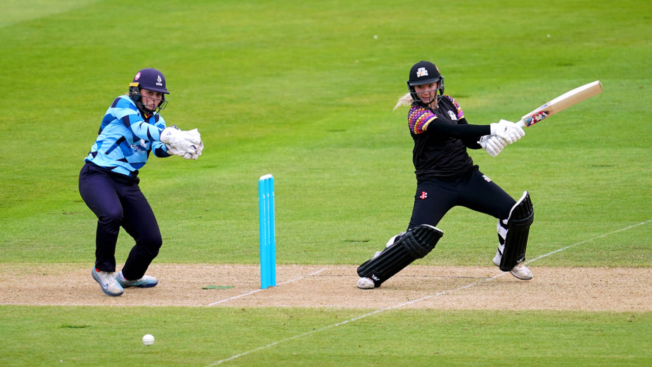 Warwickshire Dominance: Katie George aur Meg Austin ne Lancashire ko dhoya!