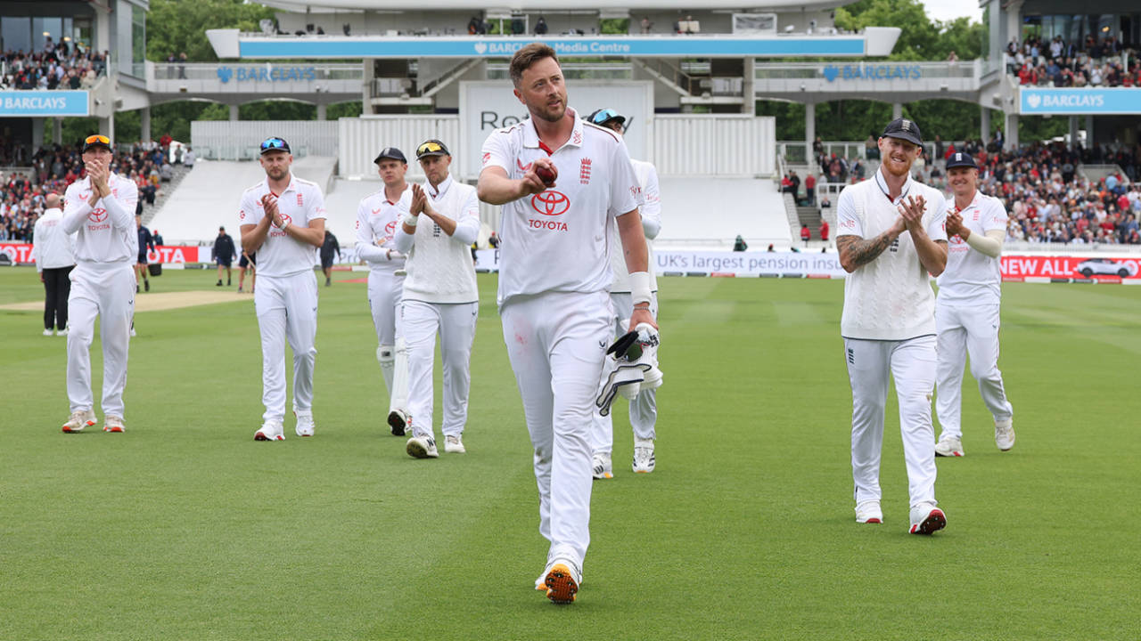England ko laga 440 Volt ka jhatka: Ollie Robinson out of second Test with knee injury!