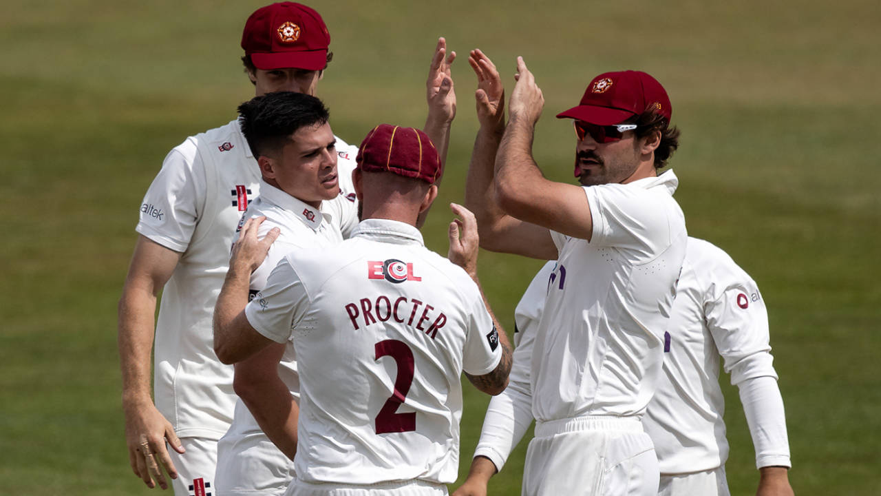 Liam Guthrie Ka All-Rounder Avtar: Northamptonshire Ke Aage Gloucestershire Ne Teke Ghutne!