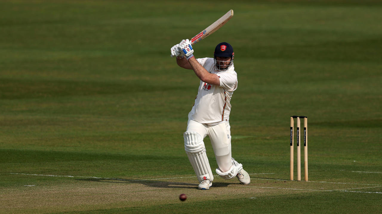 Paul Walter Ka Toofan Aur Essex Ki Division One Me Badshahat: Leicestershire Ko Unke Ghar Me Dhoya