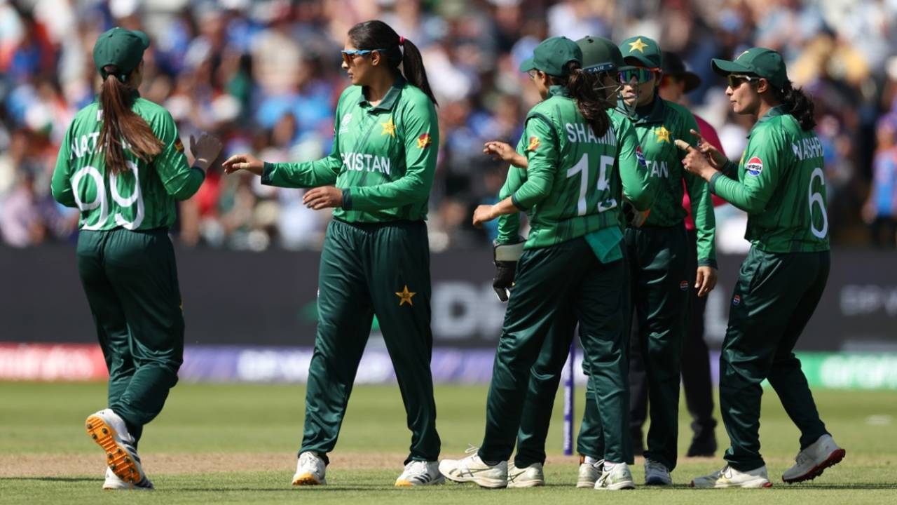 Pakistan vs India: Maidan par mili sharmnaak haar aur ab ICC ne bank balance par bhi kar diya vaar