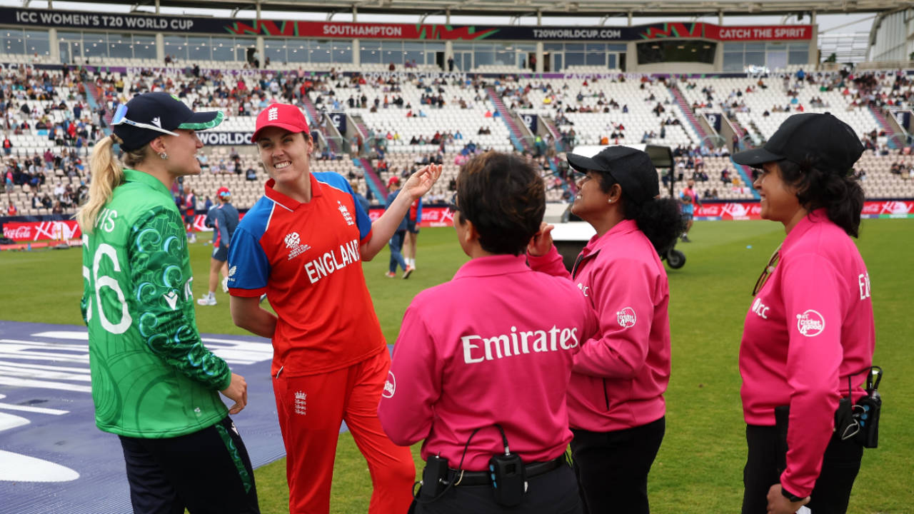 Southampton Mein Rain Ka Drama, England Ne Toss Jeet Kar Ireland Ko Diya Pehla Jhatka!