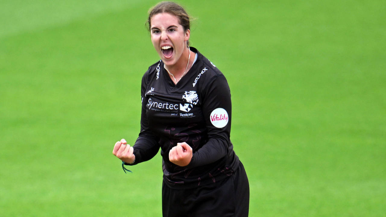 8 Wickets for 9 Runs: Somerset Spinners Lola Harris and Liv Barnes Destroy Warwickshire
