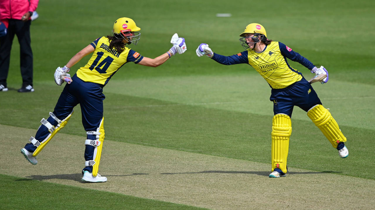 Maia Bouchier aur Ella McCaughan ka Chelmsford mein kahr, Hampshire ne Essex ko 10 wickets se dhoya