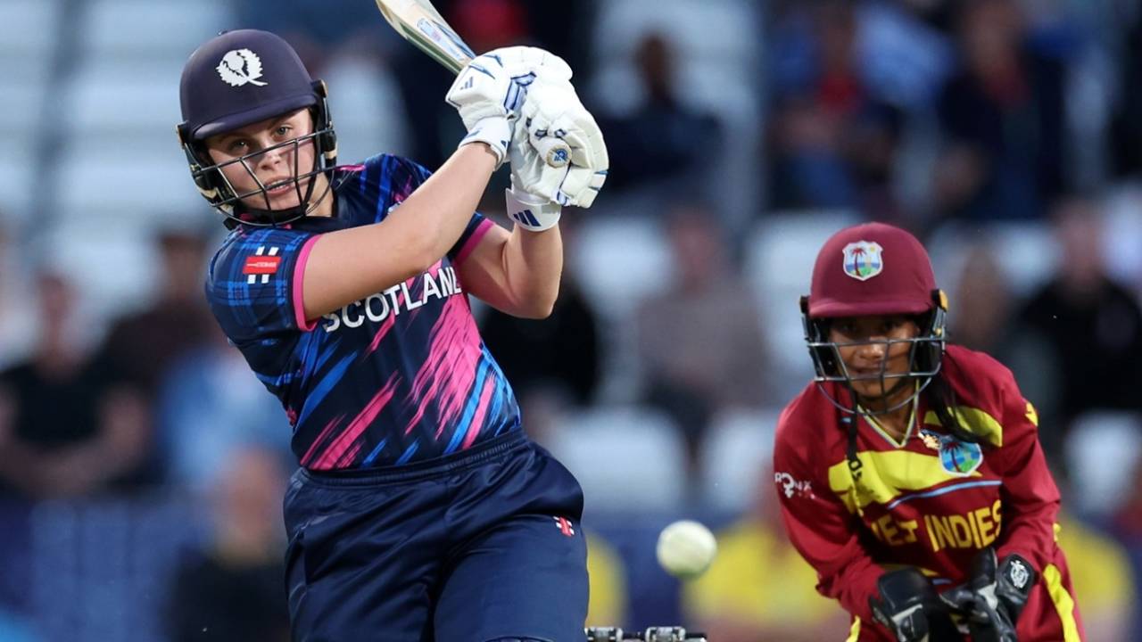 Scotland batter Ailsa Lister ne maidaan par dikhayi bhadaas, ICC ne Demerit Point dekar sikhaya anushasan