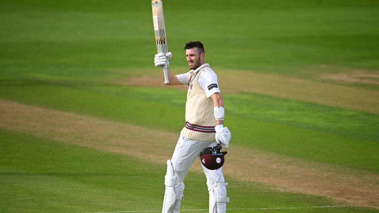Thomas Rew aur Craig Overton ka Historic Comeback: Somerset ne Haar ke Muh se Nikala Draw, Manav Suthar ka Panja Gaya Bekaar!