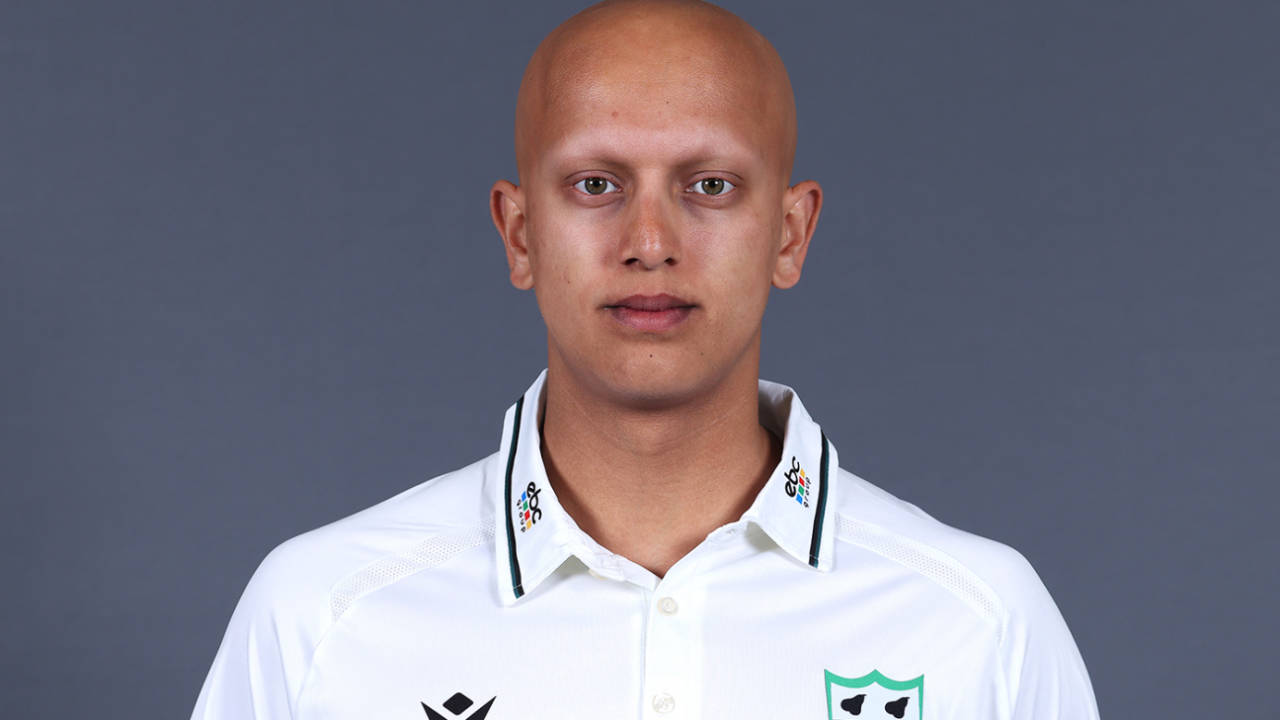 England Ki Dharti Par Fateh Singh Ka Tsunami: Five-For Se Worcestershire Ne Gloucestershire Ko Kiya Past!