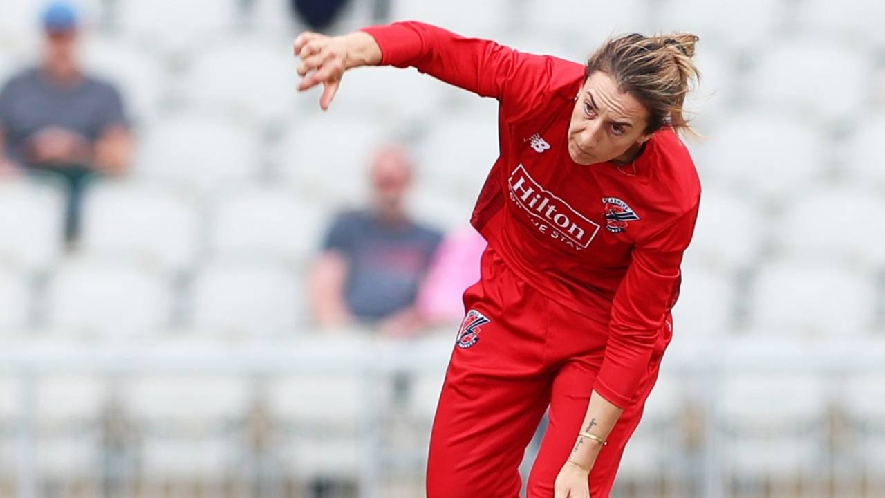 Fi Morris aur Eve Jones ka Masterclass: Lancashire ne Essex ko 153 runs se raunda