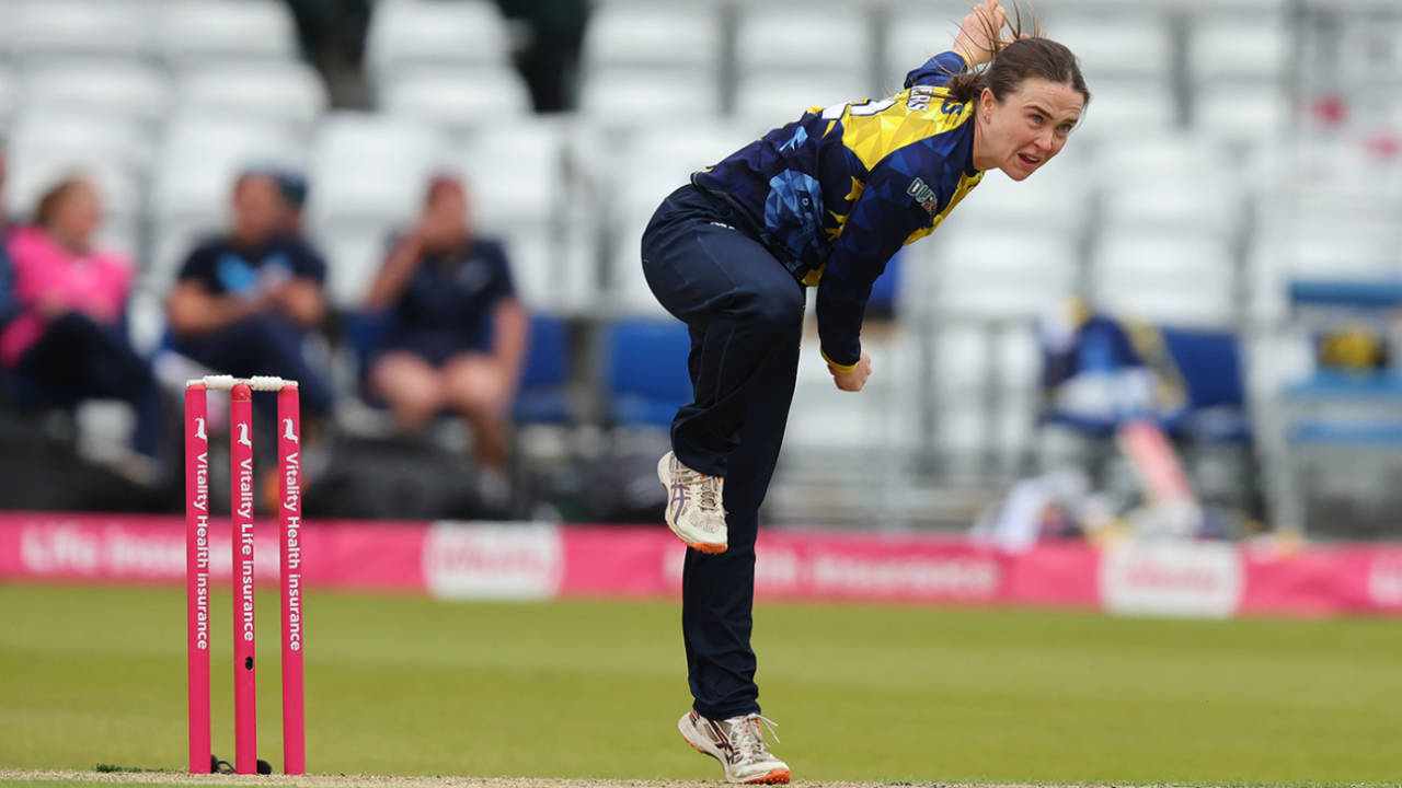 Hollie Armitage and Mady Villiers Masterclass: Durham ne Somerset ko unke hi ghar mein pilaya paani