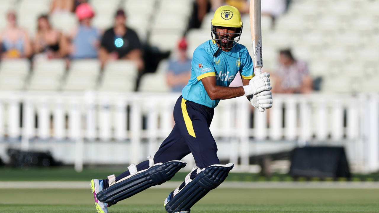Zen Malik Ka Toofan Aur Warwickshire Ki Badshahat: Local Derby Mein Worcestershire Ka Nikla Dum!