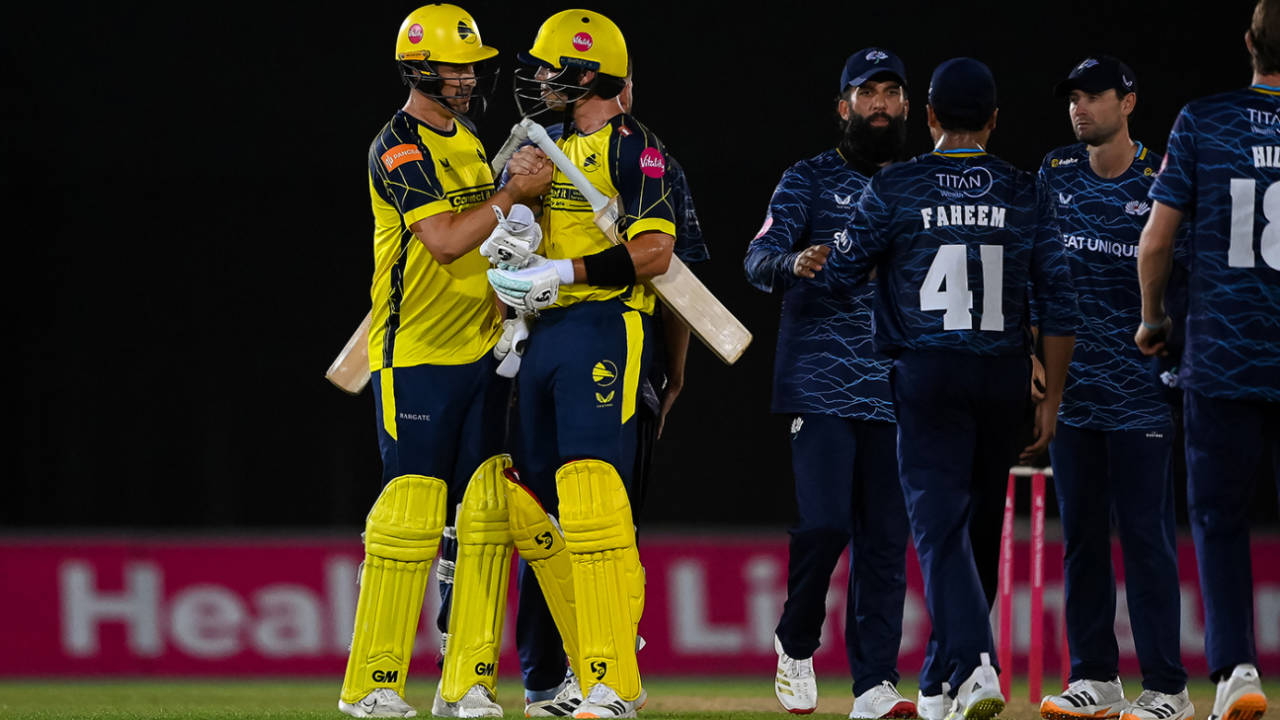 Chris Wood ka Double Dhamaka: Hampshire Hawks ne Vitality Blast mein Yorkshire ko pilaya paani