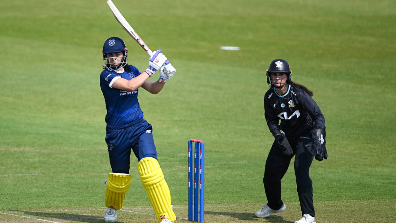 Maia Bouchier ka Bat nahi Aag ugal raha hai: England Selectors ko diya karara jawab, Hampshire Hawks ki ek aur badi victory!