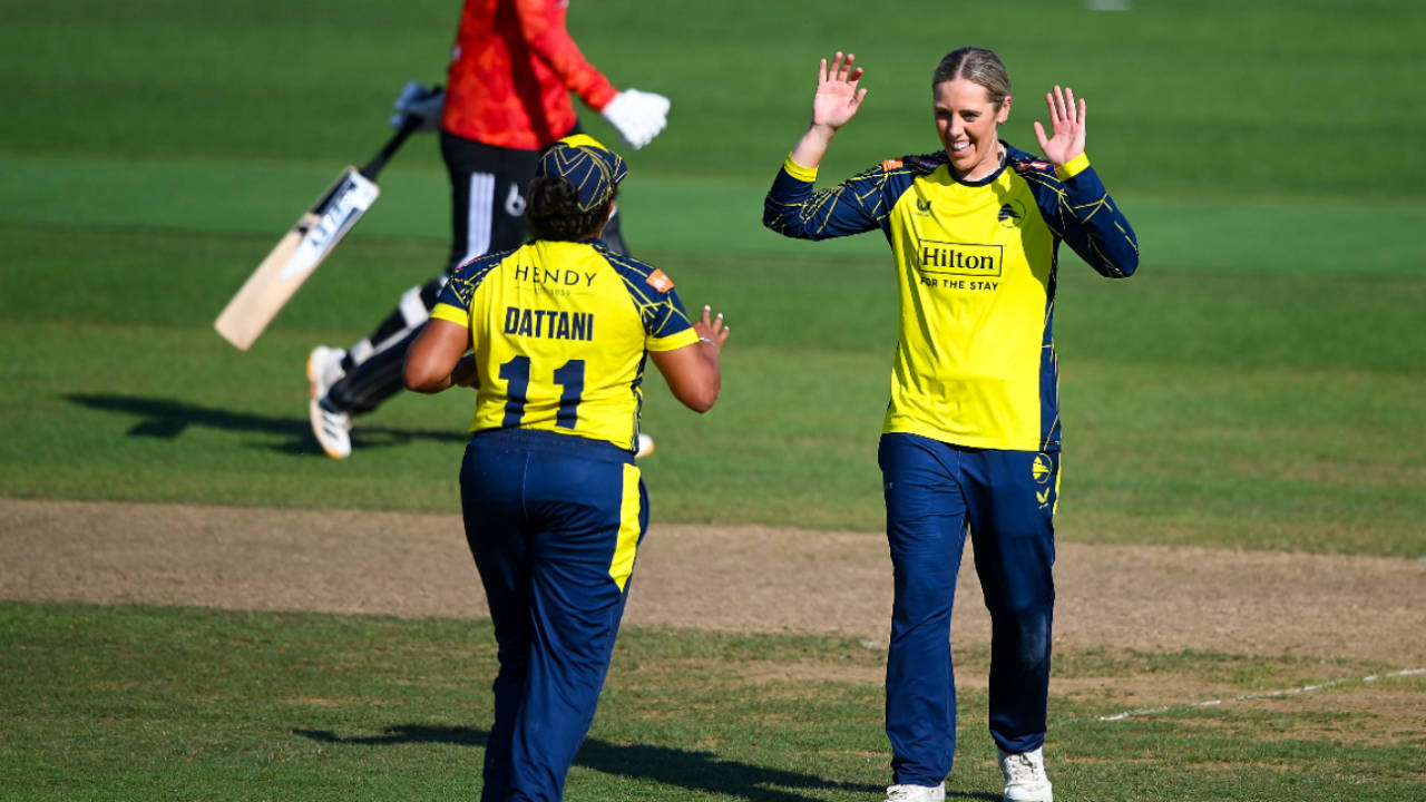 Georgia Adams Ka One Woman Show: Hampshire Hawks Ne The Blaze Ko Harakar Finals Day Par Kiya Kabza