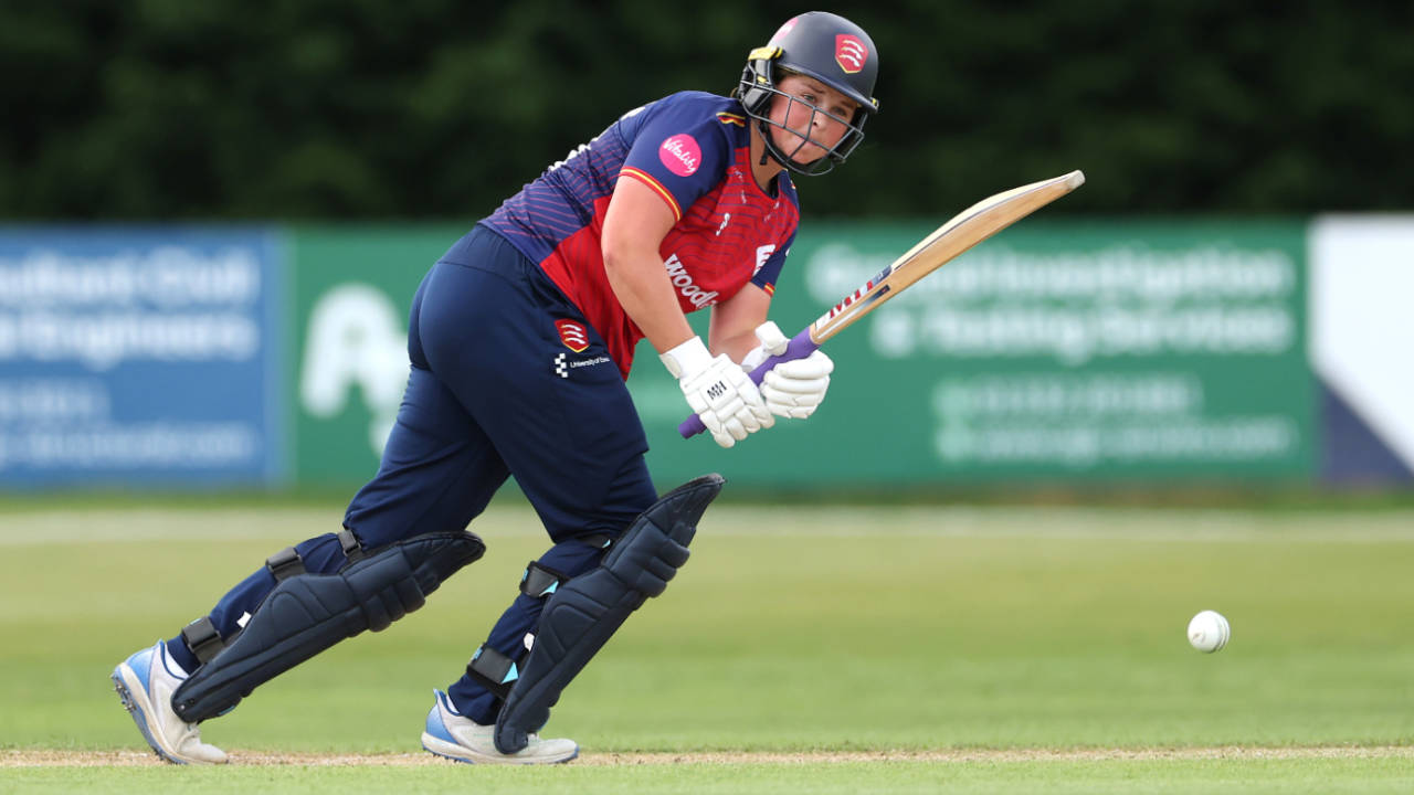 Grace Scrivens ka Toofani Masterclass: Essex ne Durham ki Captaincy ko kiya Dhwast