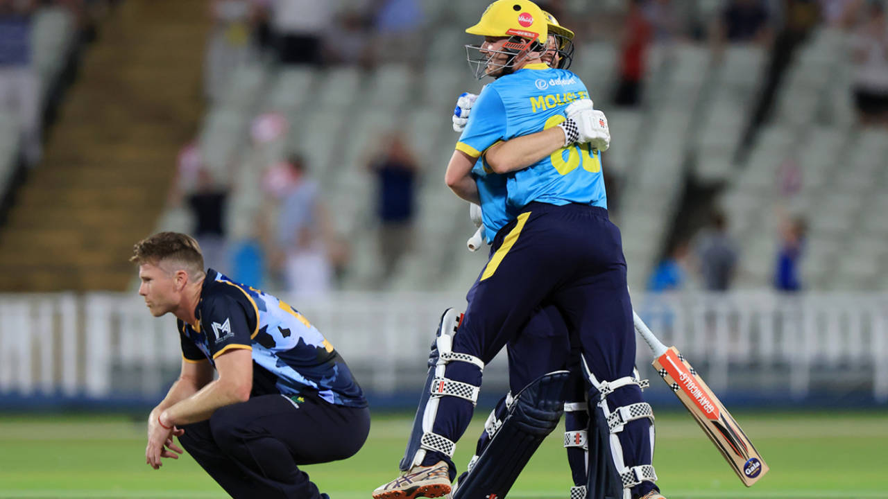 Rob Yates aur Dan Mousley ka Toofaan: Warwickshire ne Glamorgan ko khed-khed kar maara, Jimmy Neesham ka aakhri over bana nightmare!