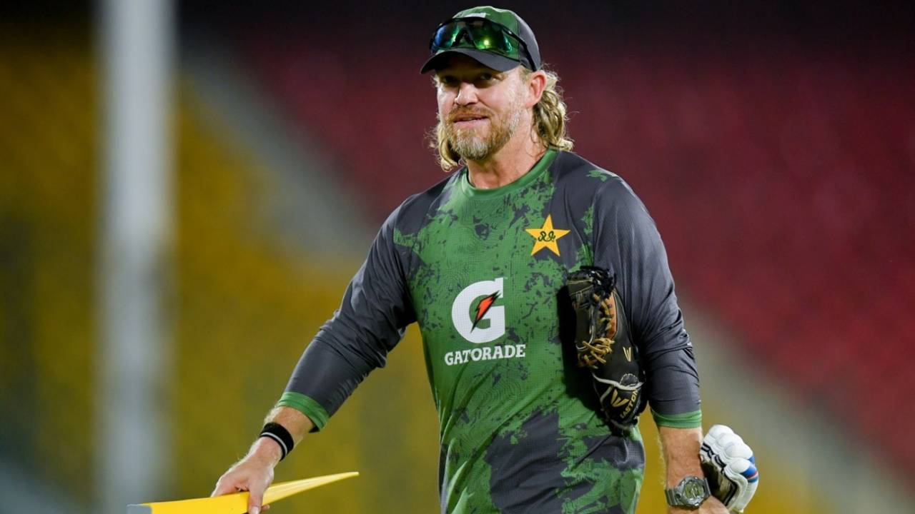 Pakistani Players ki Fielding se tang aaye Shane McDermott: Asian Games se pehle hi choda saath!
