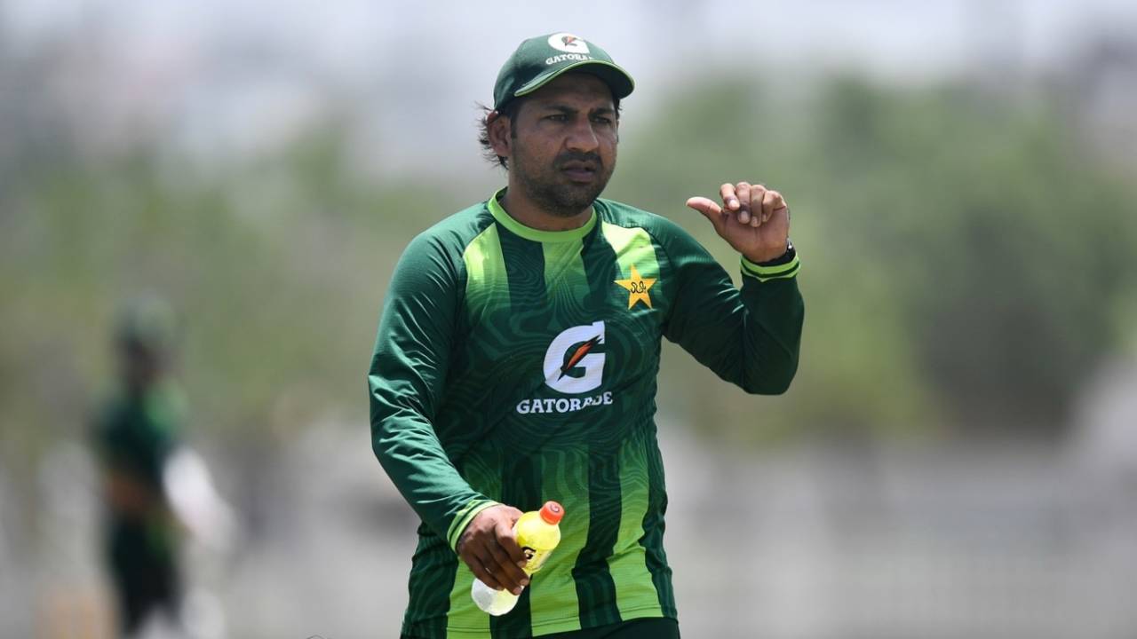 Captaincy Gayi Par Attitude Nahi: Sarfaraz Ahmed ka Shan Masood ke liye Emotional Support ya Pakistan Cricket ka Naya PR Stunt?