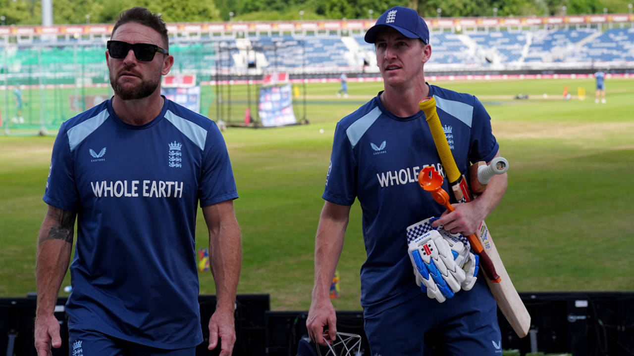 Brendon McCullum Ne England Players Ko Di Daru Ki Chhoot: India Ko Harane Ke Baad Chali Beer Ki Nadiyan