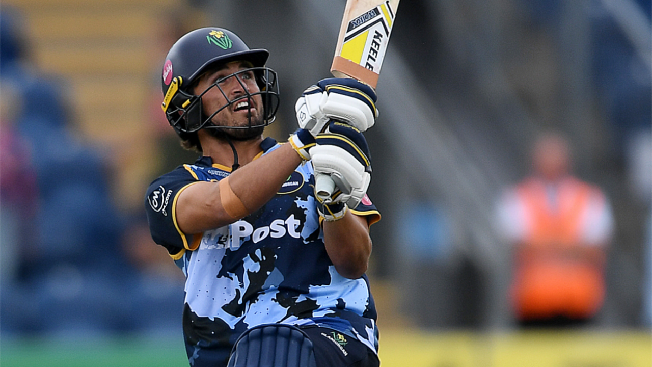 Kiran Carlson ka Bristol mein Gadar: Glamorgan ne 235 thok kar Gloucestershire ki udayi dhajjiyaan!