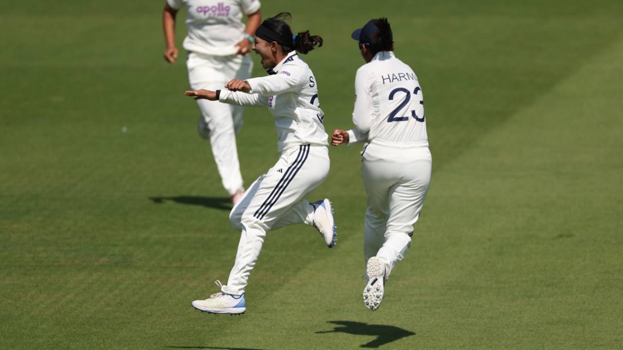 Lord's Par Tiranga: India Women Team Ne England Ko Kuchla, Itihasik Jeet Ke Saath Lord's Par Kiya Kabza