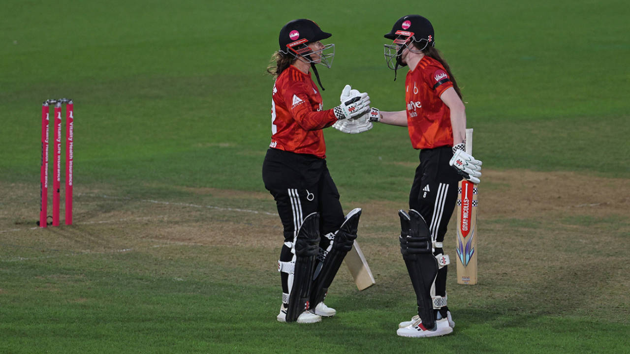 The Blaze ka Real Basher Mode: Tammy Beaumont aur Sarah Bryce ne Durham ki dhajjiya uda di, 10-wicket se jeeti Vitality Blast Final trophy