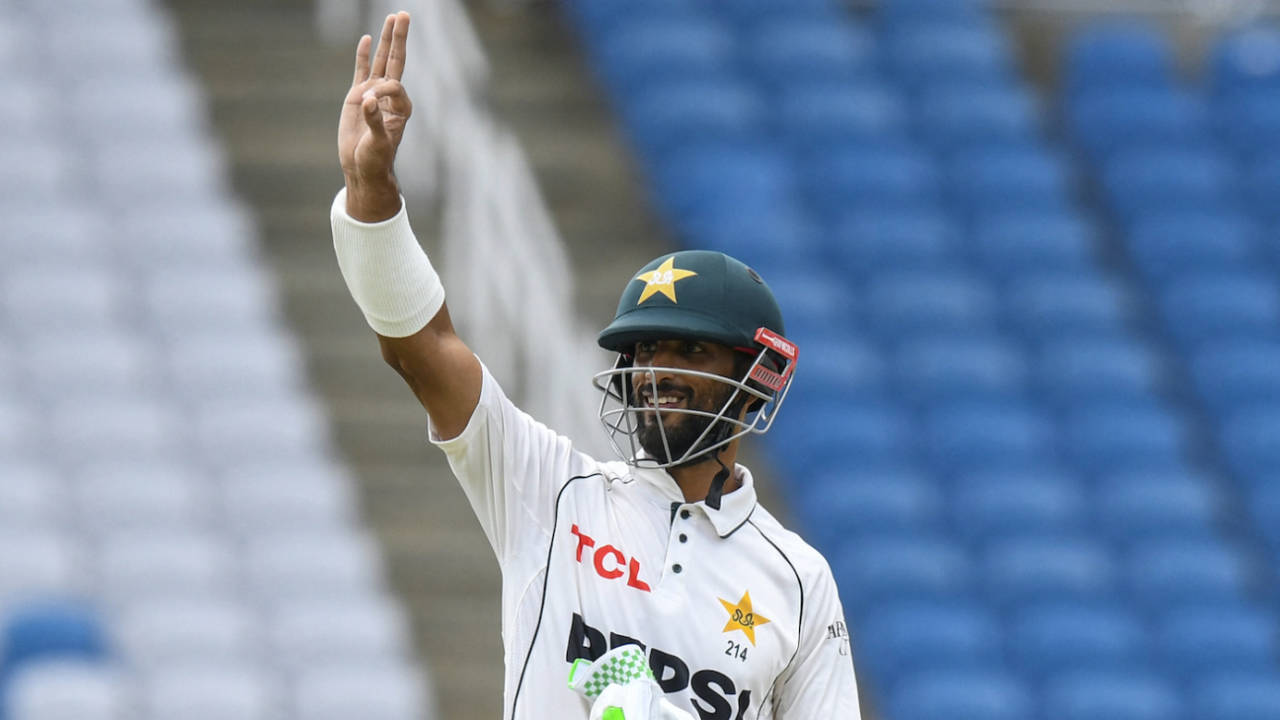 Shan Masood ki injury ya Pakistan ka naya dramebaazi collapse: Kya Tarouba mein hogi fajihat?