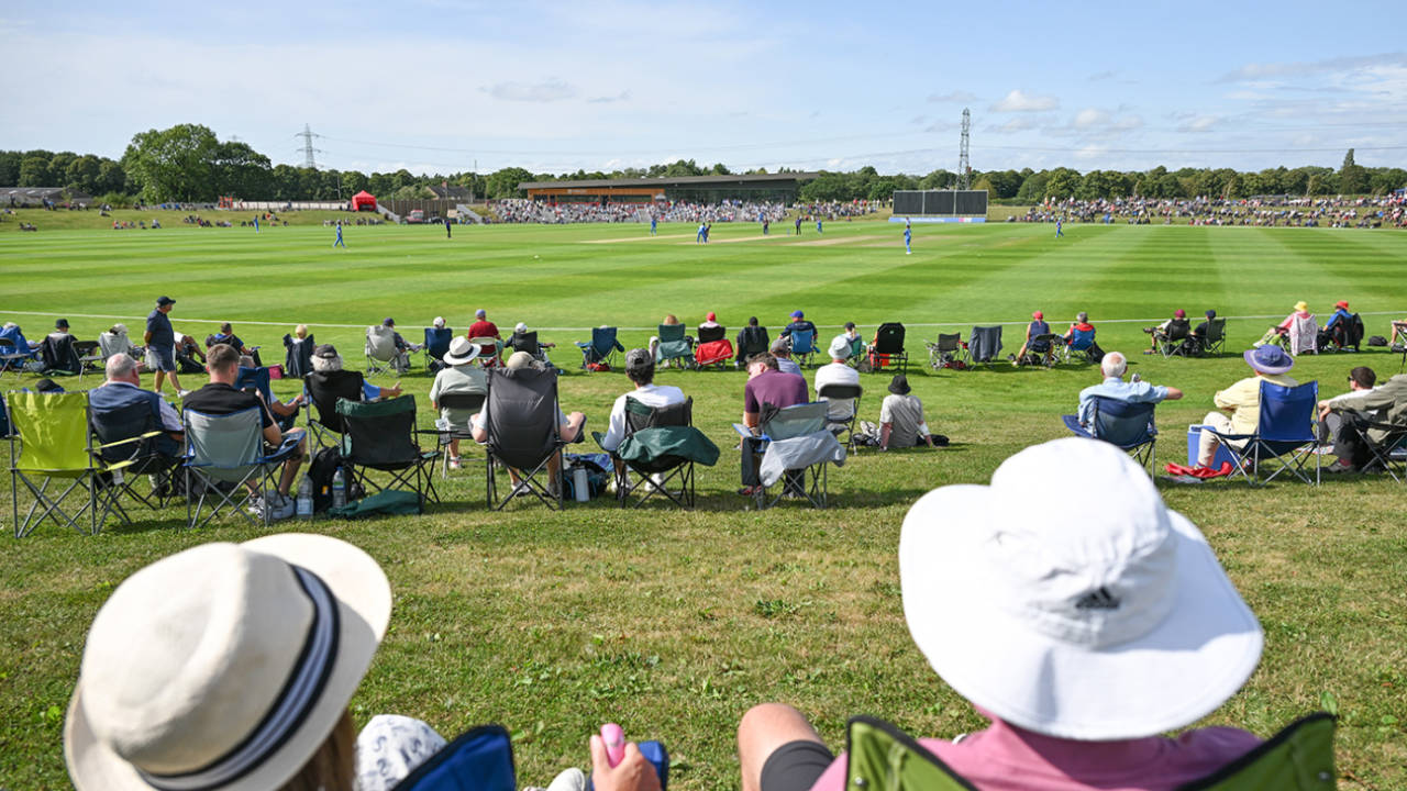 AO Farington Mein Lancashire Ka Dhamaka: Mitch Stanley Aur Matty Hurst Ne Kent Ki Bajayi Band