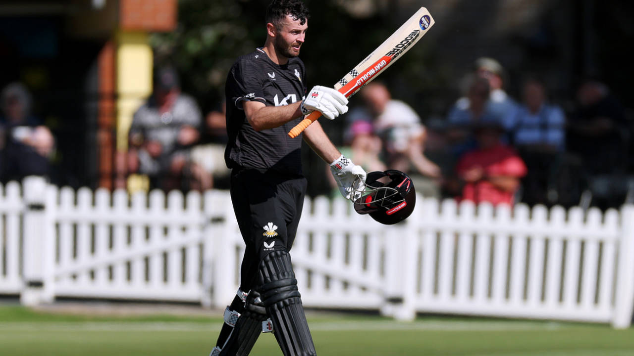 Dom Sibley ka Toofani Hundred aur Rory Burns ki Class: Surrey ne Bristol mein Gaade Jhande!